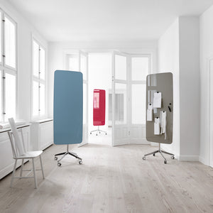 Discover our minimal, bright room with wooden floors, Lintex Flow Mobile whiteboards in blue, red, gray, and modern decor.